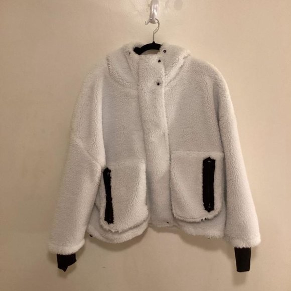 Montalvo Coat - Picture 3 of 14